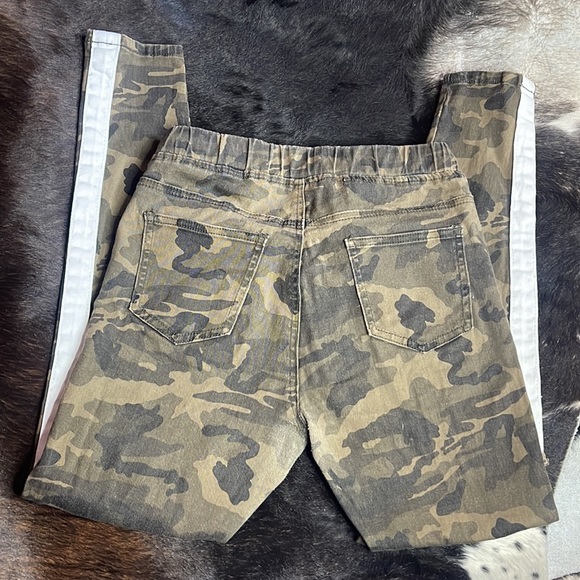 Camo Fitted Joggers - Picture 3 of 3